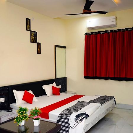 Ratna Mahal Dhamnod Luaran gambar