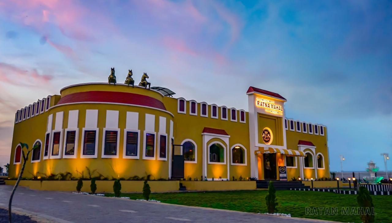 Ratna Mahal Dhamnod Luaran gambar
