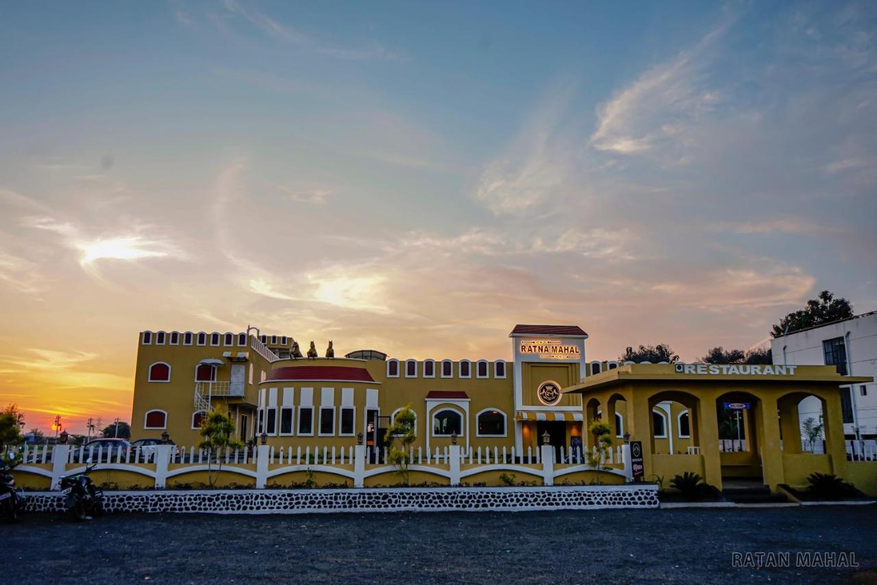 Ratna Mahal Dhamnod Luaran gambar