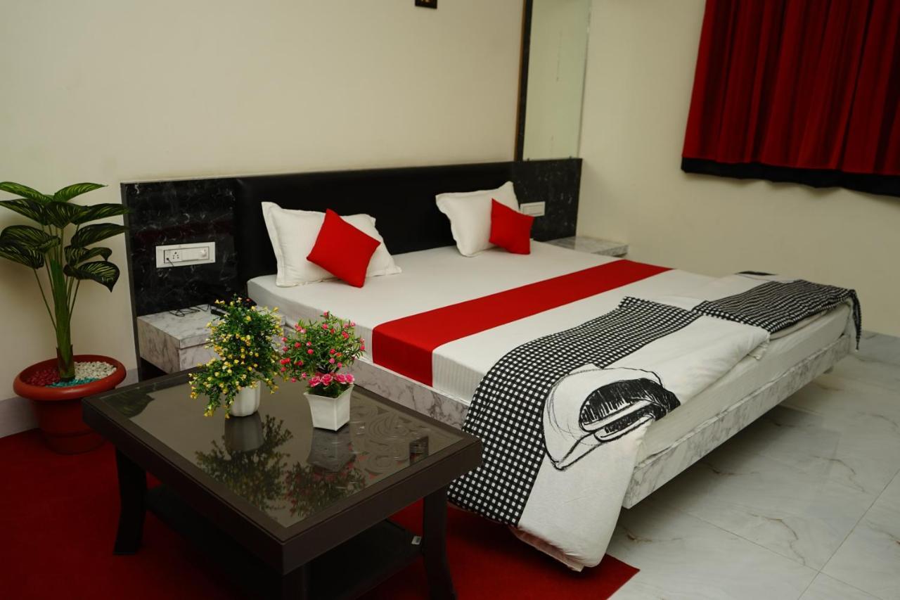 Ratna Mahal Dhamnod Luaran gambar