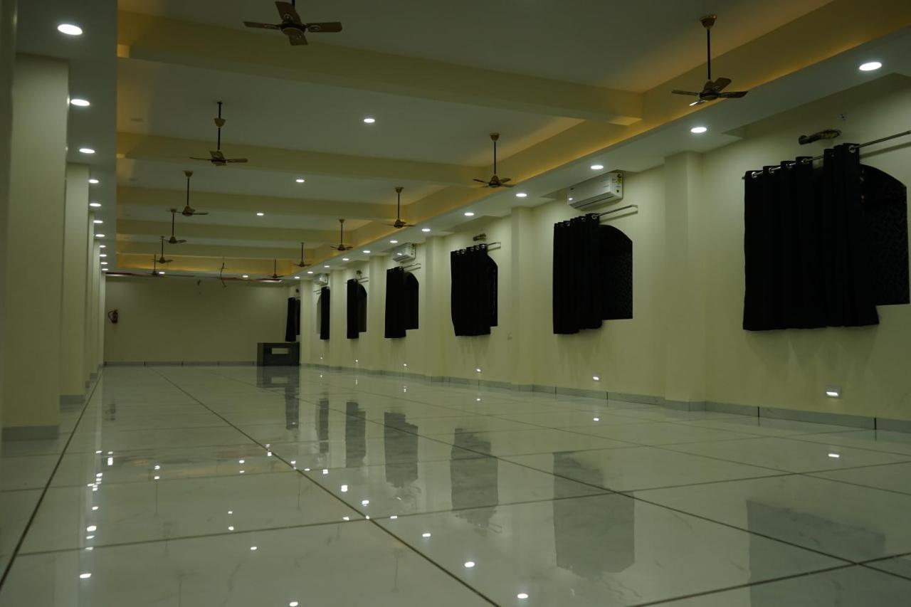 Ratna Mahal Dhamnod Luaran gambar