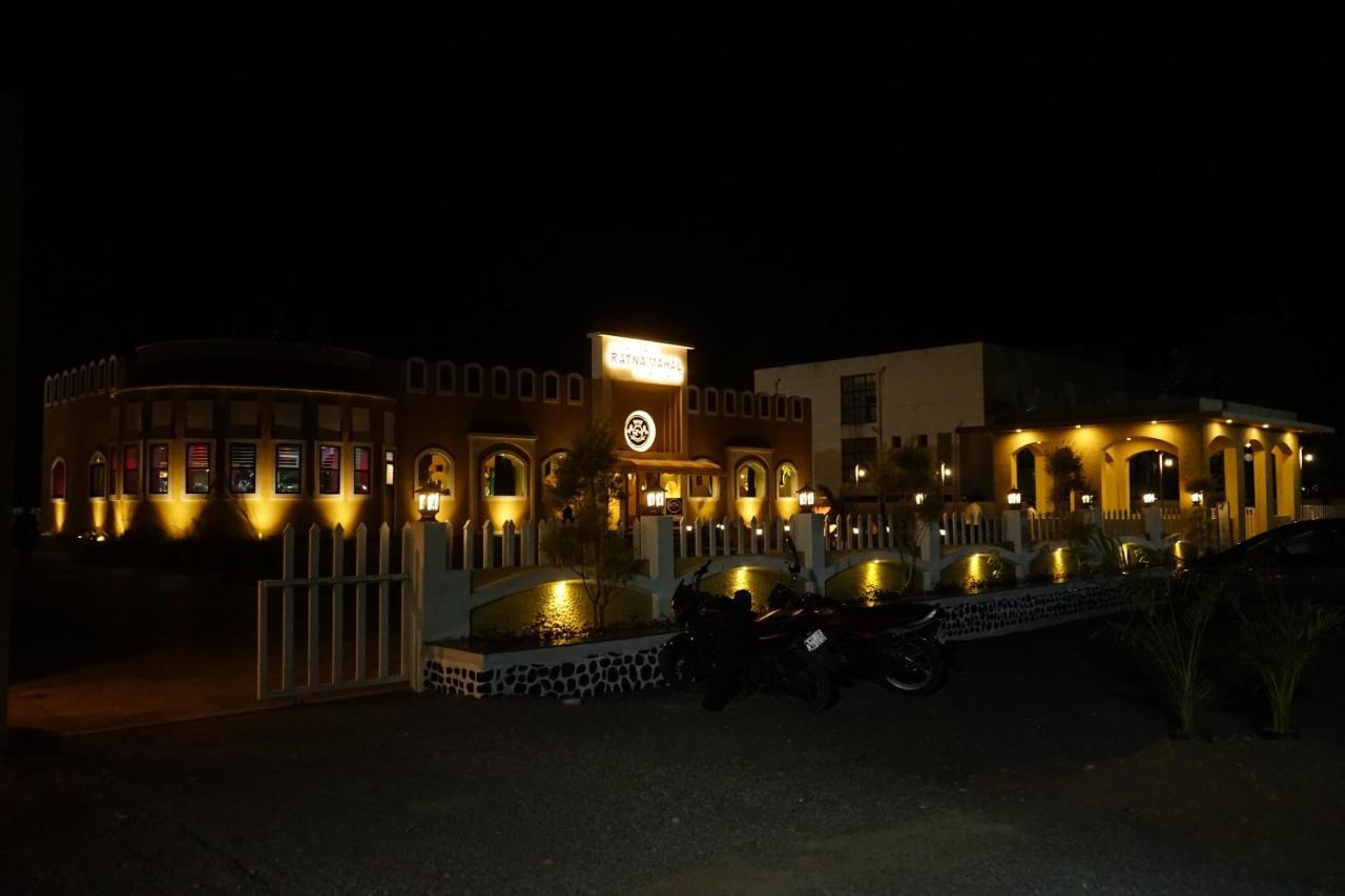 Ratna Mahal Dhamnod Luaran gambar